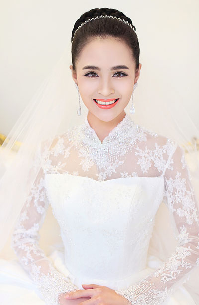 肩宽新娘婚纱礼服挑选技巧 存托出曲线身材