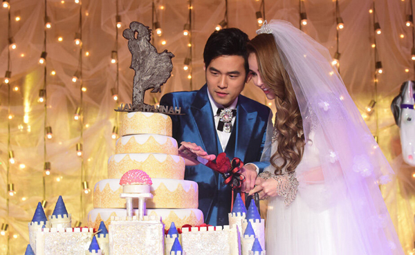 周杰伦台北婚礼现场照 昆凌再披婚纱