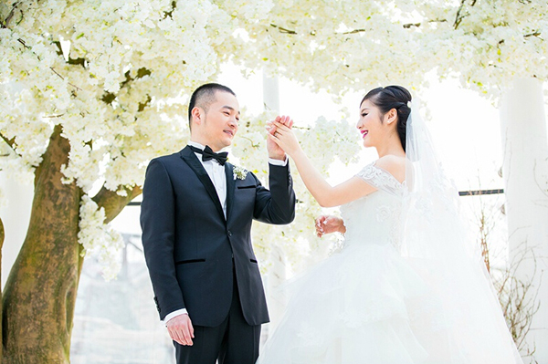 喻恩泰史林子大婚赵忠祥证婚 手牵娇妻尽显恩爱