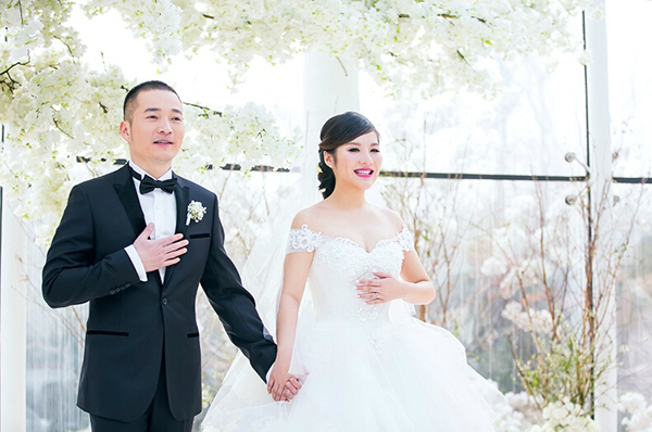 喻恩泰史林子大婚赵忠祥证婚 手牵娇妻尽显恩爱