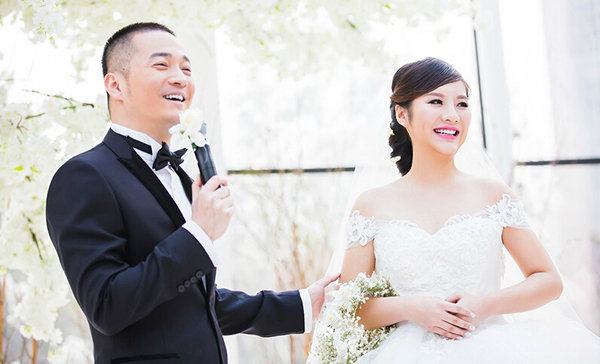喻恩泰史林子大婚赵忠祥证婚 手牵娇妻尽显恩爱