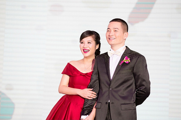 喻恩泰史林子大婚赵忠祥证婚 手牵娇妻尽显恩爱