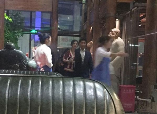 范冰冰李晨现身 深夜牵手茶餐厅暂无结婚计划