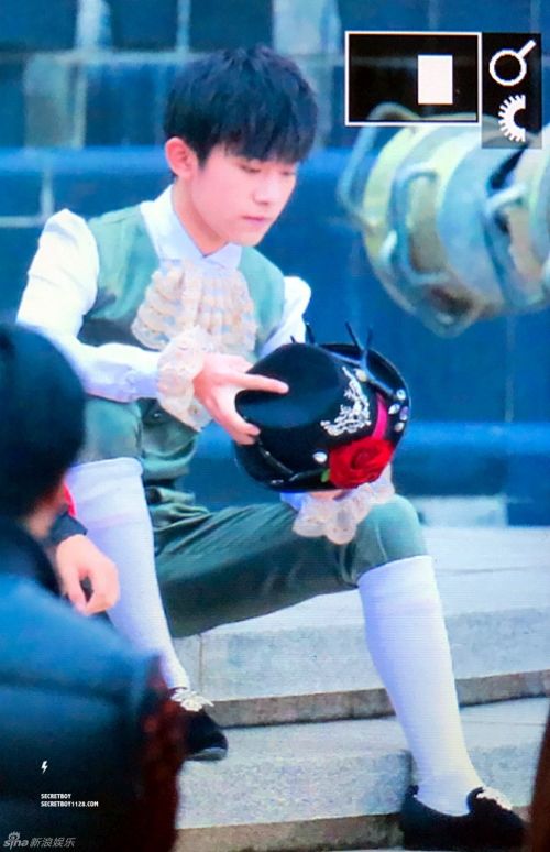 电视剧我们的少年时代路透照 王俊凯王源女装造型曝光