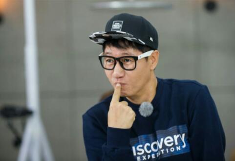 runningman最新期剧照 李光洙深情演唱池石镇嘟嘴卖萌